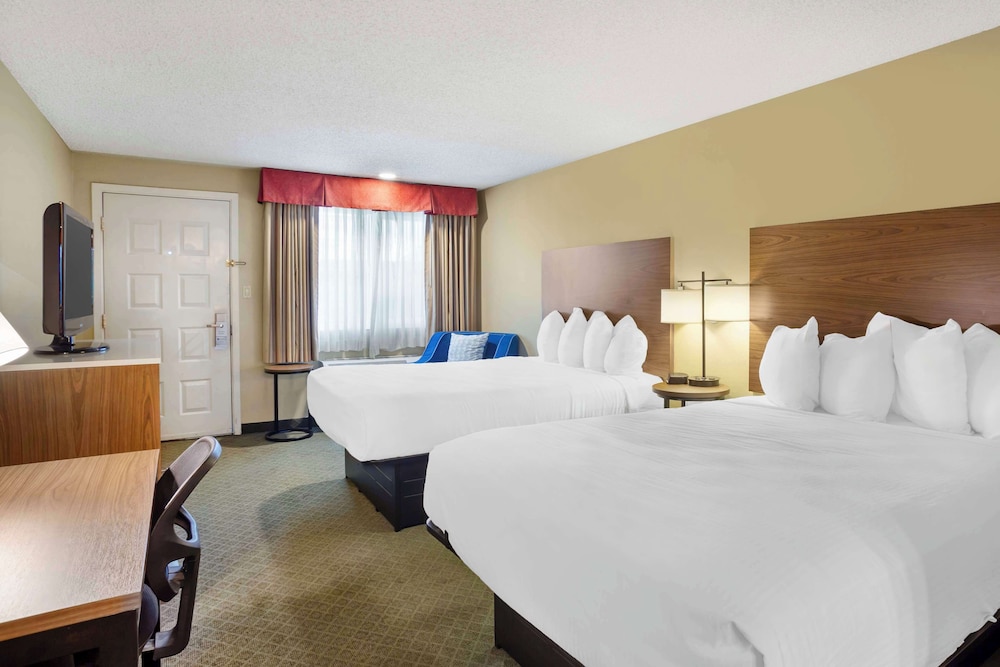 Standard Room, 2 Queen Beds, Non Smoking, Refrigerator & Microwave photo 1