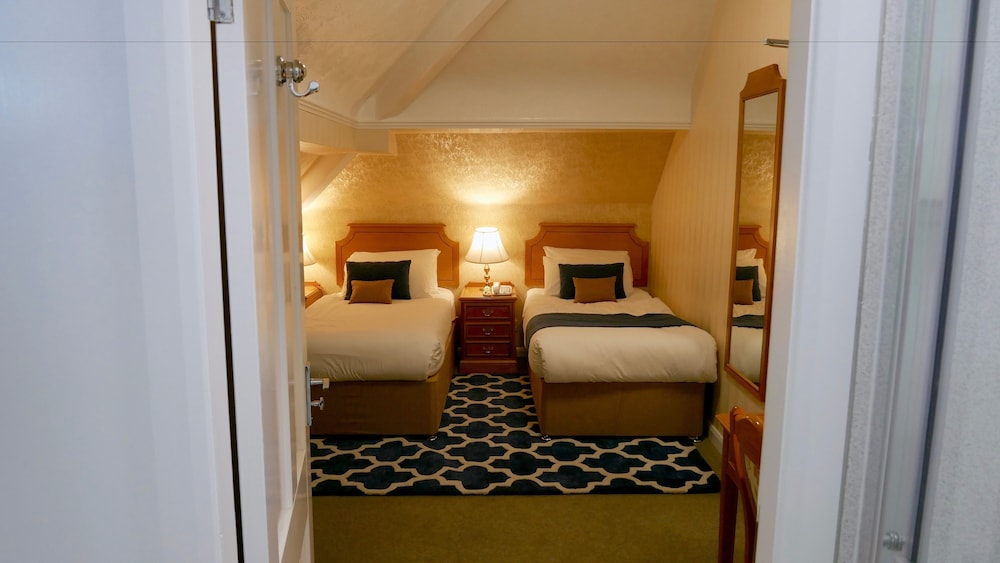 Basement Twin Room photo 3