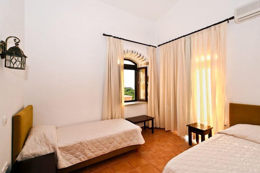 Villa, 2 Bedrooms, Pool Access