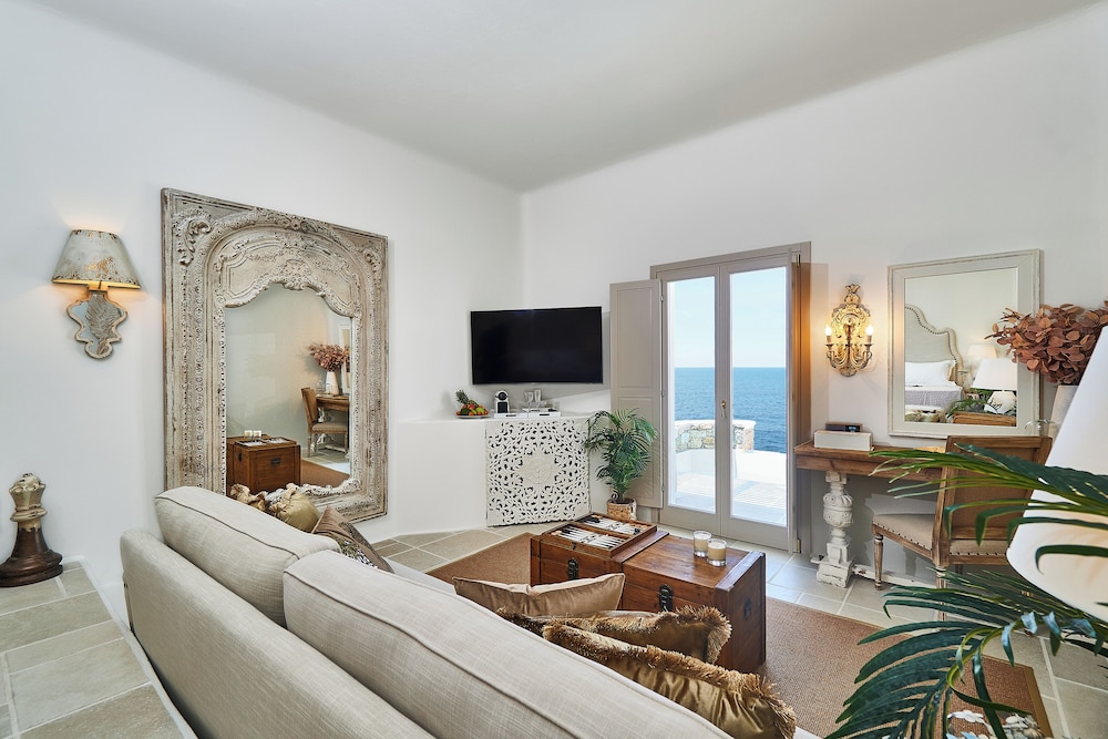 Opale Suite Front Sea View with Plunge Pool