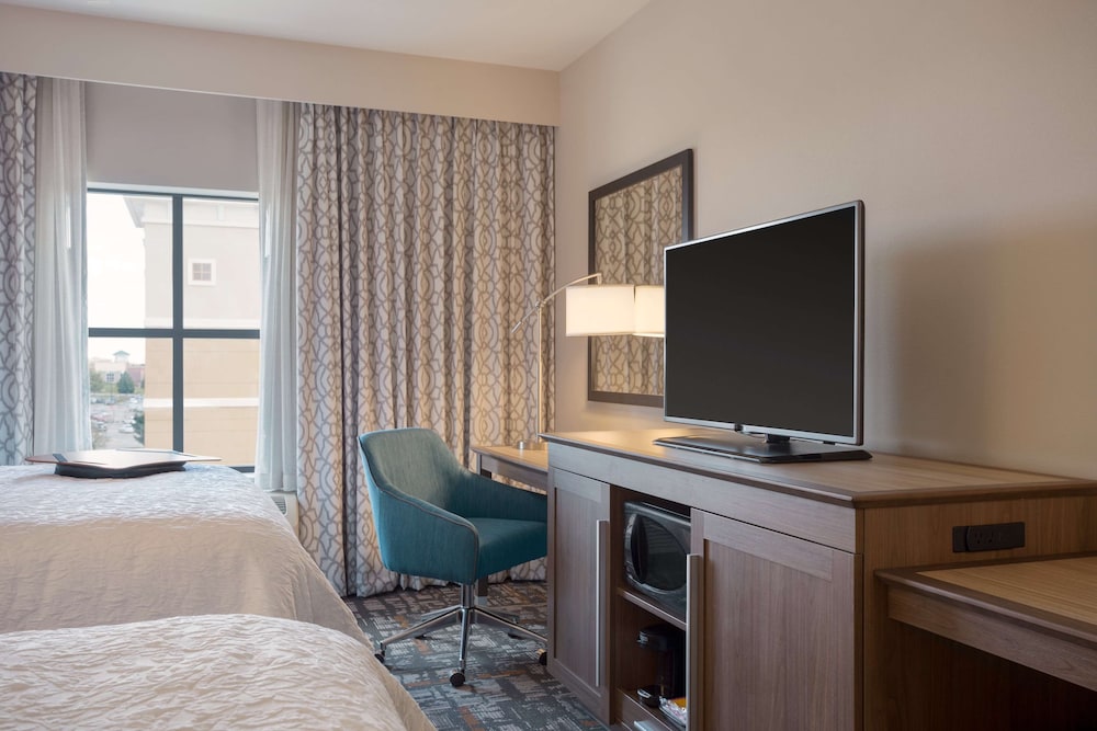 Room, 2 Queen Beds, Accessible, Bathtub photo 2
