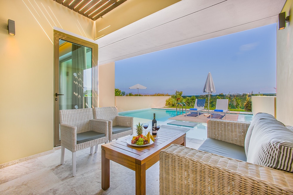 Deluxe Bungalow Suite with Private Pool - Photo 8