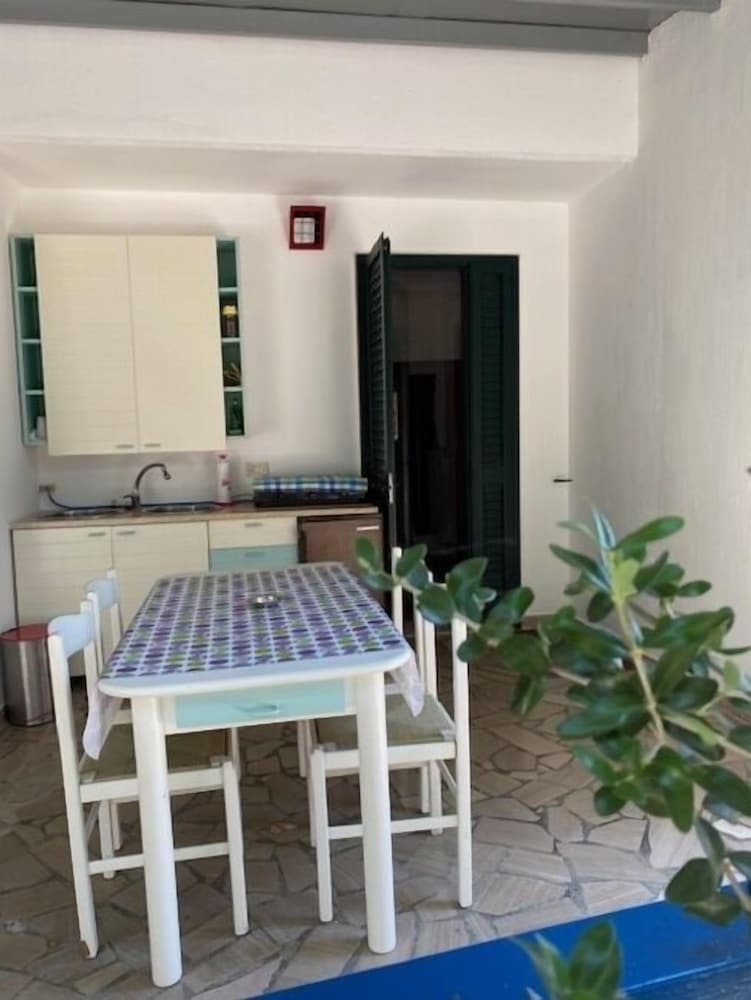 Economy Apartment, 2 Bedrooms, Non Smoking, Pool Access photo 2