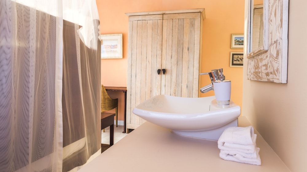 Honeymoon Suite photo 3