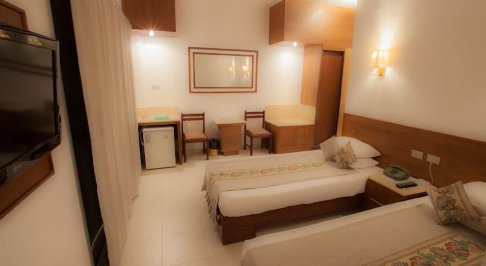 Family Room, 2 Bedrooms, Partial Sea View photo 2