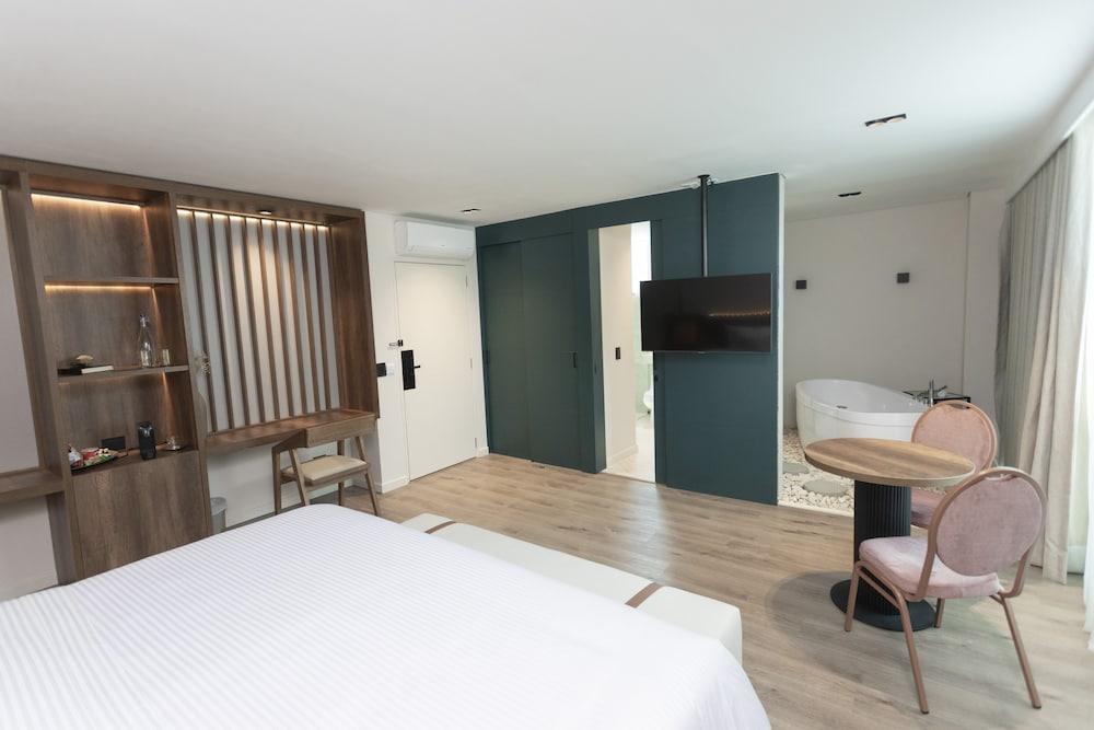 Superior Double Room, City View photo 1