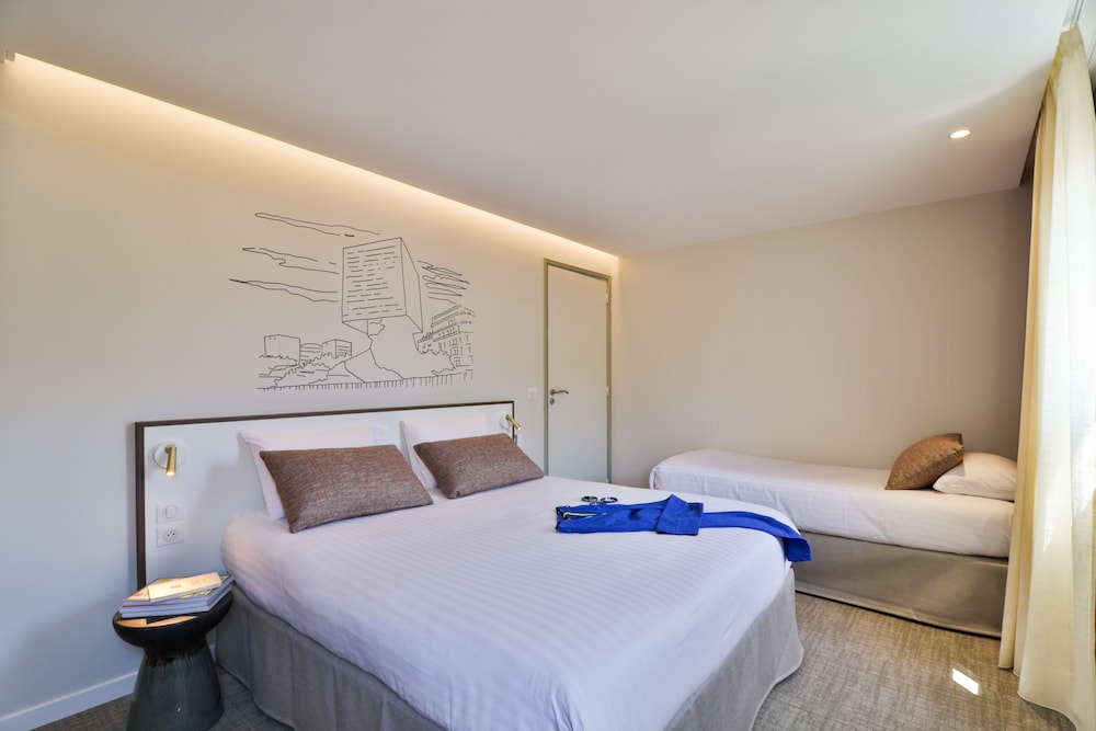 Superior Quadruple Room - Photo 8