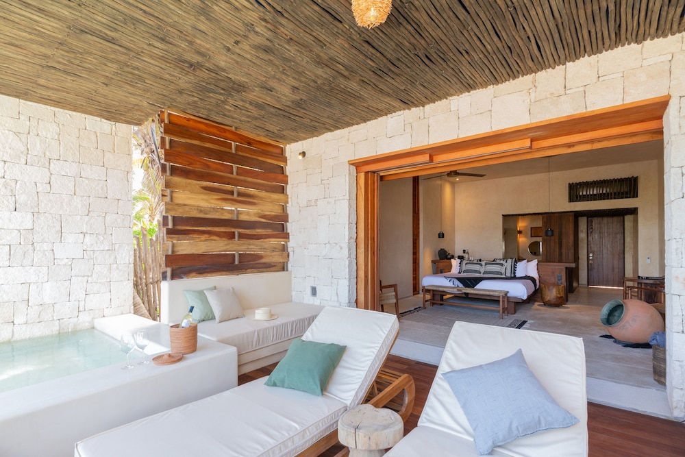 Suite Ground Floor Ocean Front - Photo 6