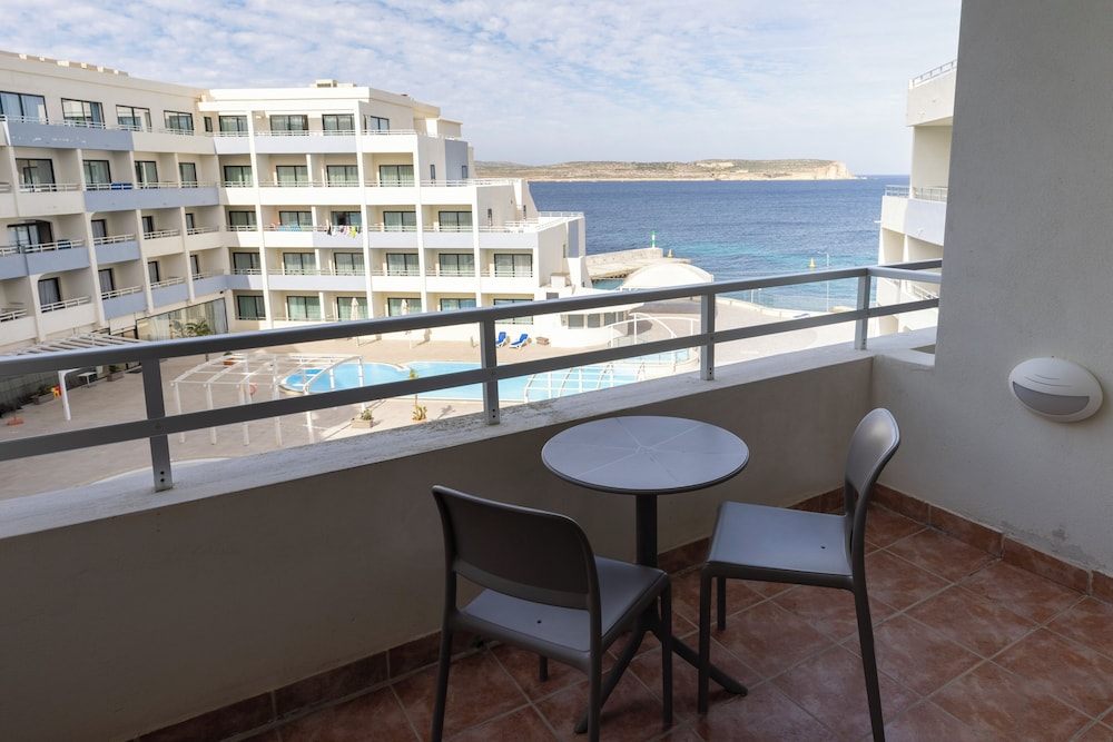 Standard Room, Balcony, Partial Sea View - Photo 7