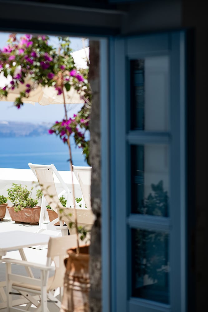 Double Room (Caldera View) - Photo 7