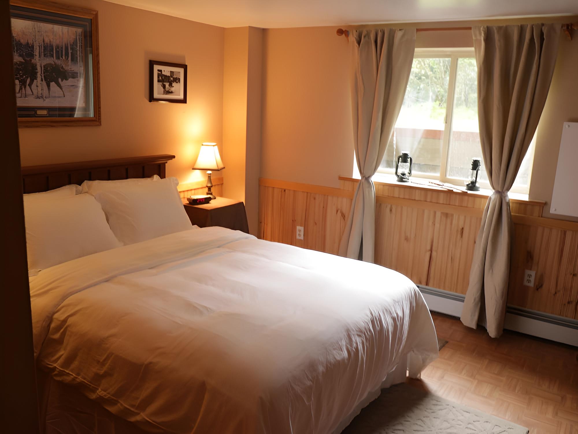 Deluxe Double Room, 1 Queen Bed, Non Smoking, Refrigerator & Microwave photo 1