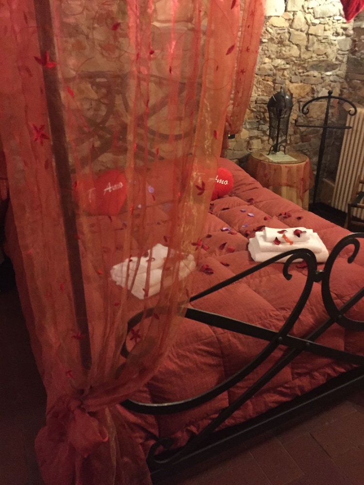 Romantic Studio Suite, 1 Queen Bed, Non Smoking, Garden View photo 2