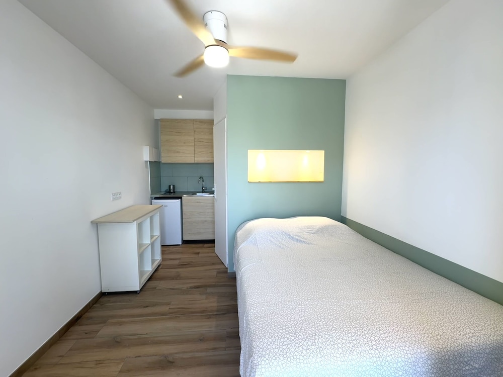 Comfort Apartment, Ensuite, Beach View photo 3