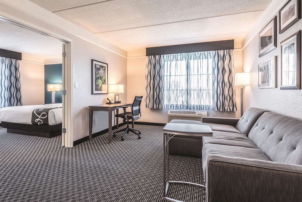 Suite, 1 King Bed, Non Smoking - Photo 1