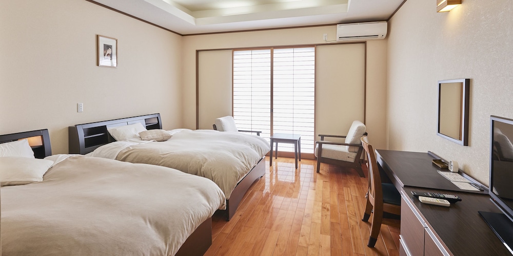 Twin Room, Non Smoking, Private Bathroom (Free Wi-Fi) photo 1