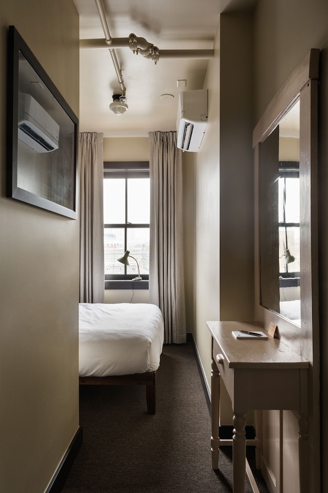 Deluxe Room, 1 Queen Bed, Ensuite (Standard Queen Ensuite)