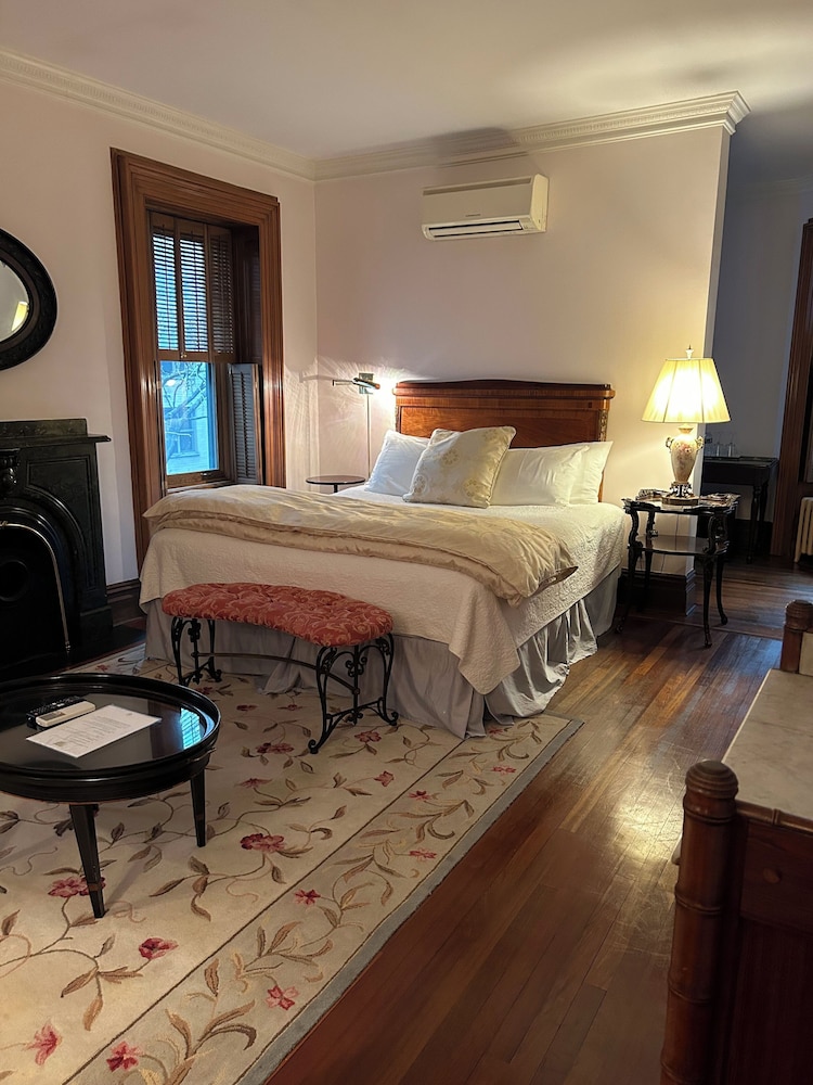 Signature Room, 1 King Bed photo 1