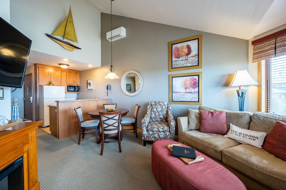 1 Bedroom 1 Bath King, Water View photo 1