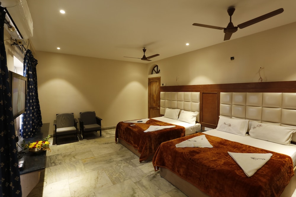 Family Quadruple Room, 1 Bedroom, Non Smoking, City View photo 3
