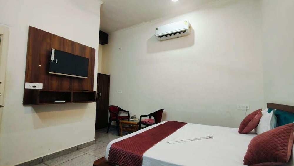 Deluxe Double or Twin Room photo 3