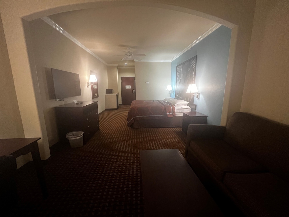Studio Suite, 1 King Bed, Non Smoking - Photo 5