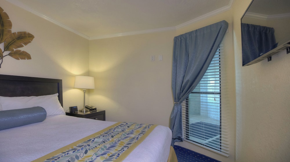 Suite, 1 Queen Bed with Sofa bed (One Bedroom Suite Bay/Pool View) - Photo 3