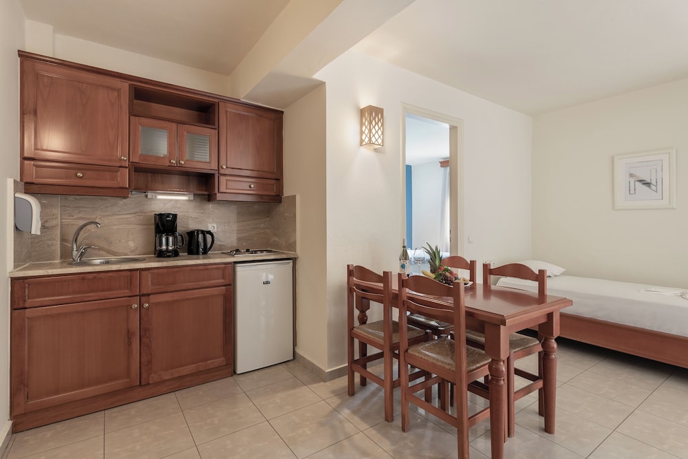 One Bedroom Apartment with Private Pool photo 2