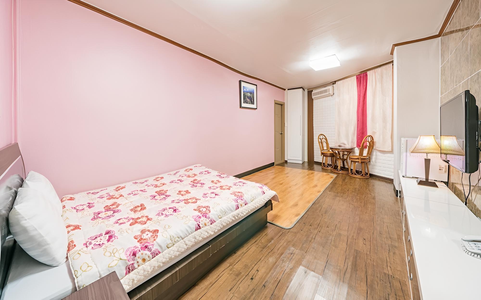 Room (Suite room (for 3 people))