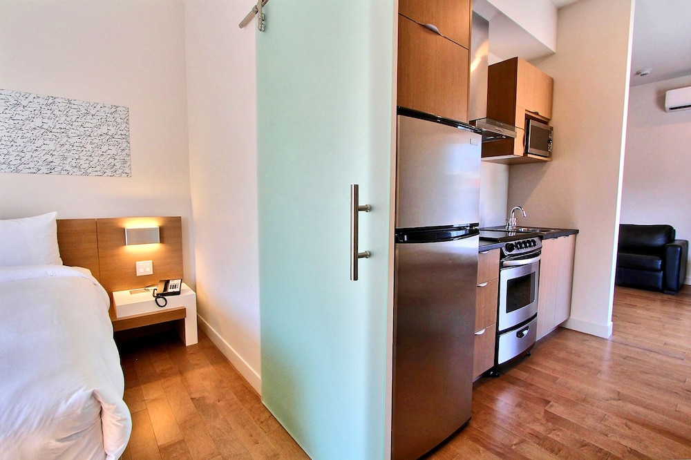 Studio, 1 Queen Bed With Sofa Bed, Kitchenette photo 3