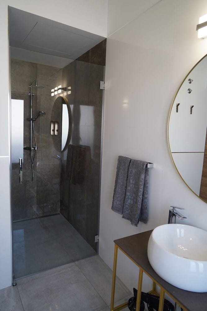Panoramic Room - Photo 5