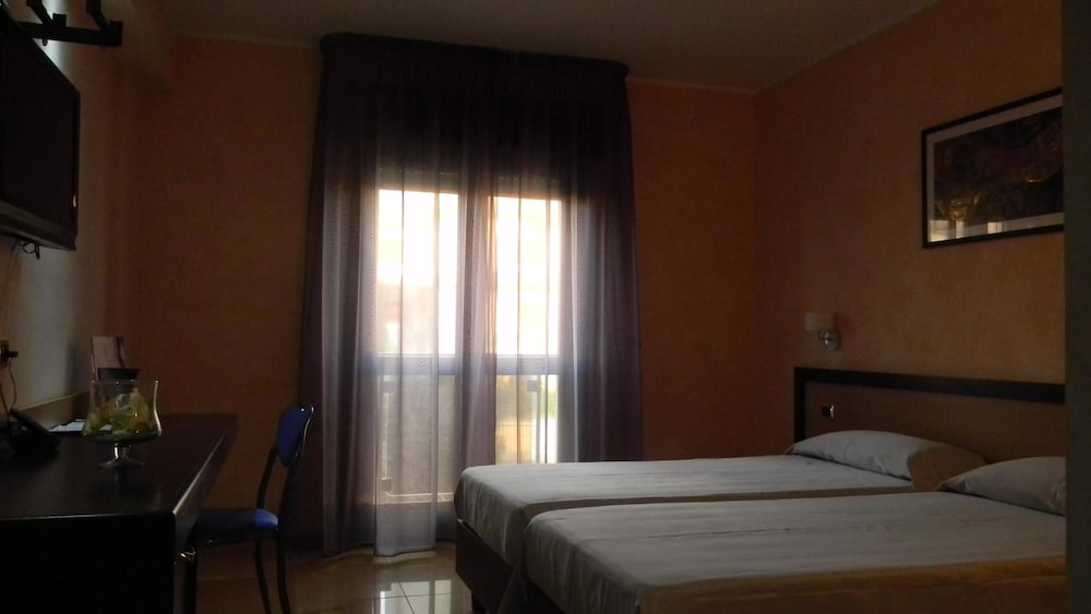 Double Room Single Use - Photo 1