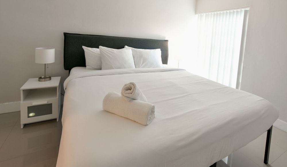 Designer Deluxe One Bedroom Aparment