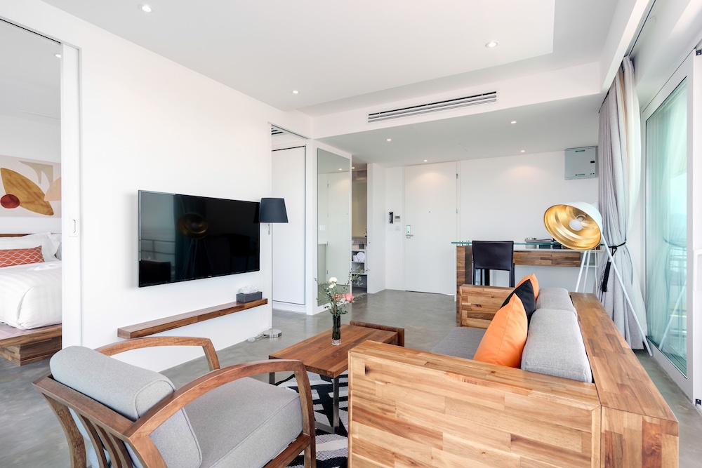 Grand Deluxe Corner Suite - Photo 11