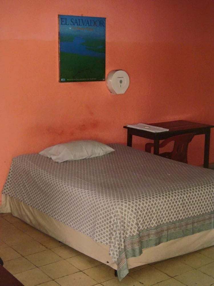 Double Room, 1 Queen Bed, Private Bathroom photo 3