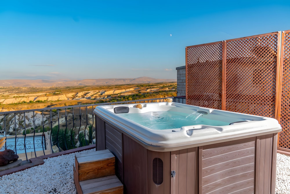 Deluxe Room, Outdoor with Jet Hot Tub - Photo 1
