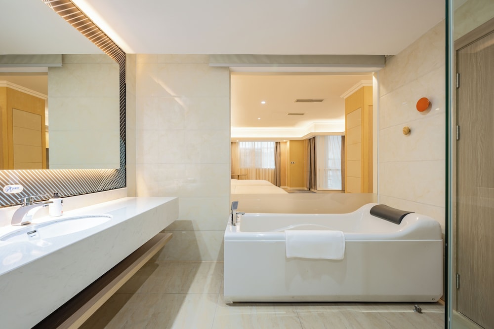 Standard Room, 1 King Bed (Separate Bath Shower) - Photo 5