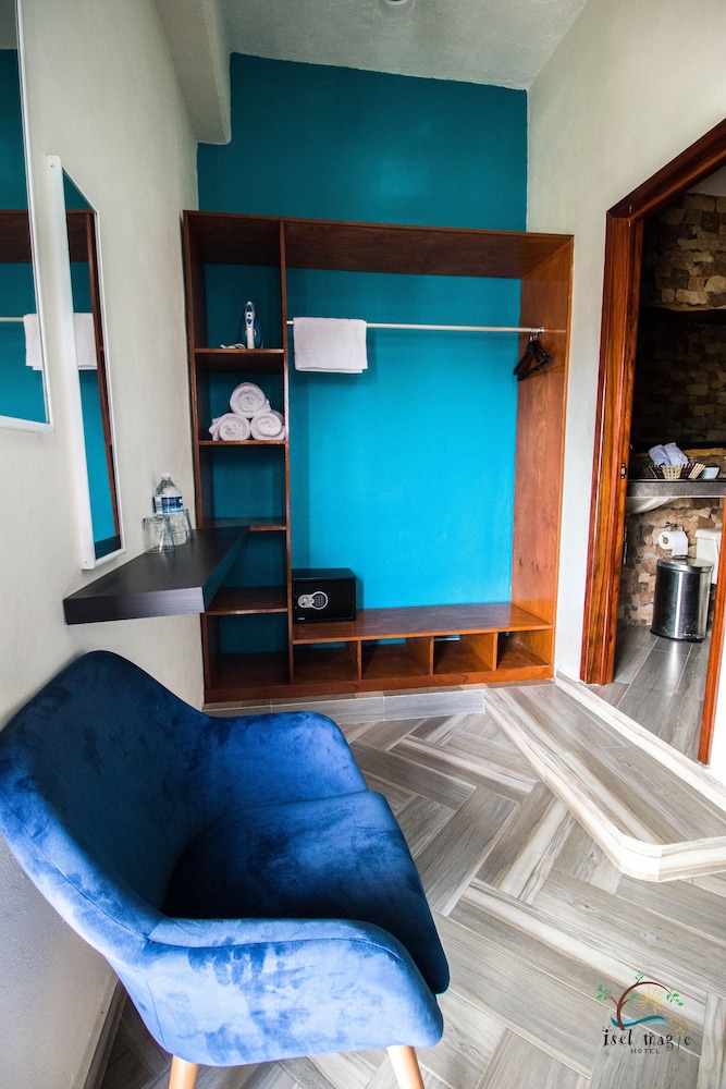 Luxury Room, 1 King Bed, Terrace photo 3