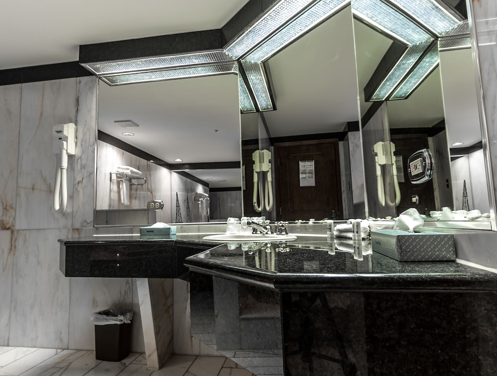Suite, 1 King Bed with Sofa bed, Mezzanine photo 3
