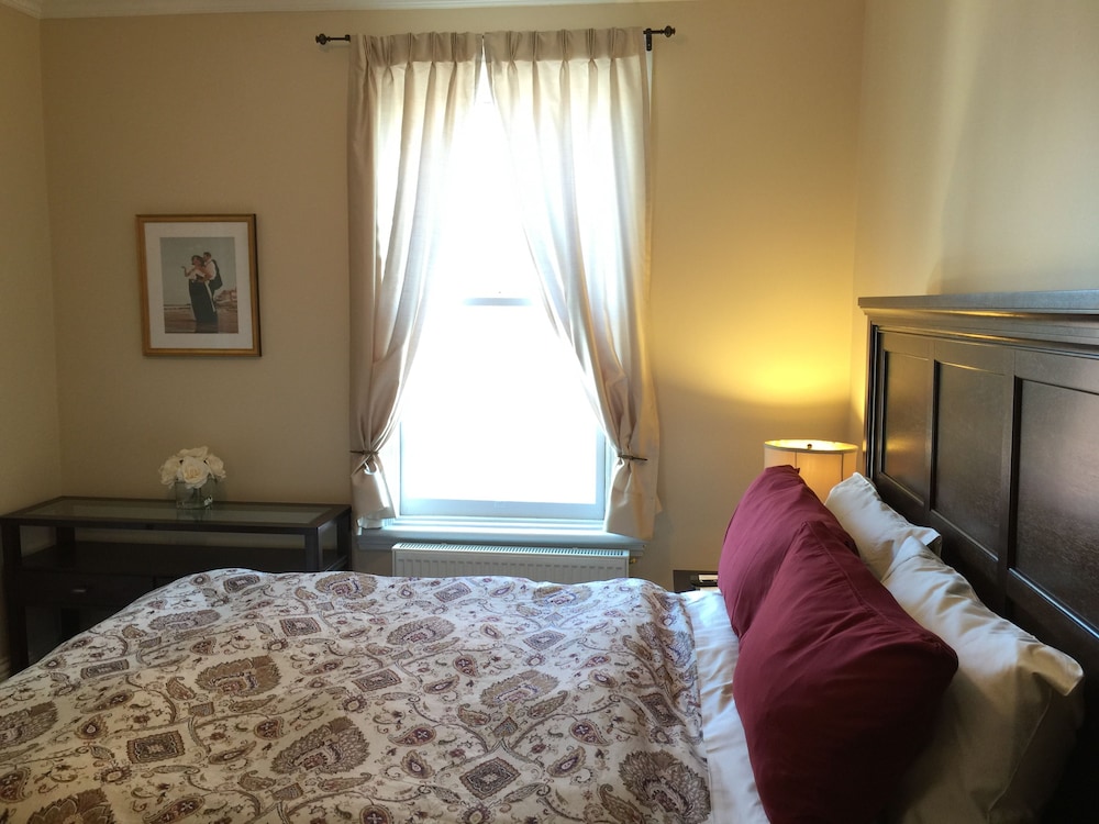 Room, 1 Queen Bed, Ensuite photo 3