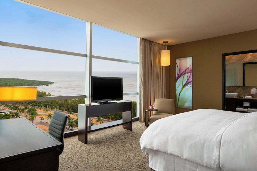 Deluxe Room, 1 King Bed photo 3
