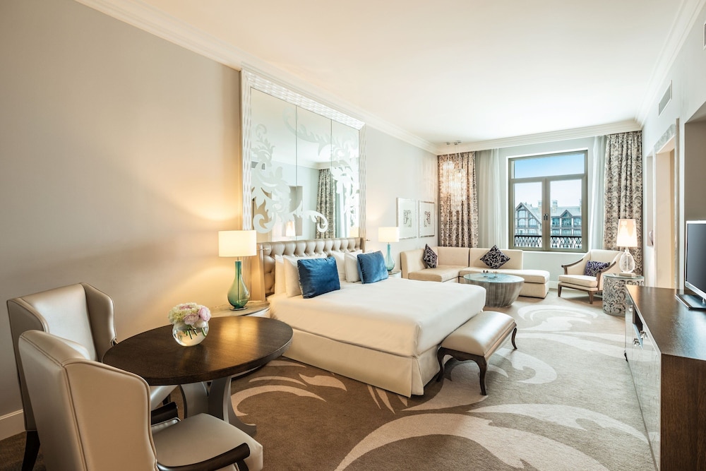 Executive Suite, 1 King Bed, Resort View photo 2