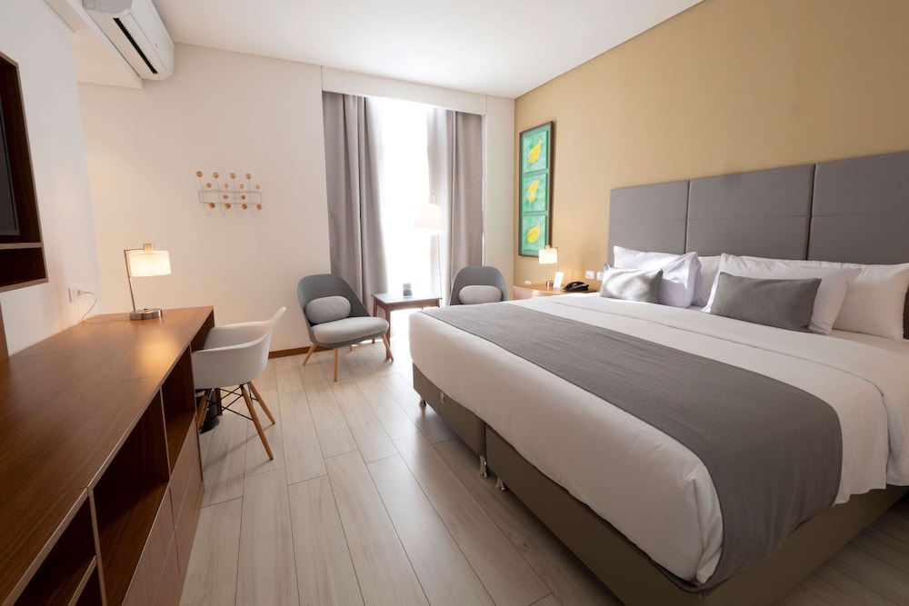 Superior Room, 1 King Bed, Non Smoking - Photo 2