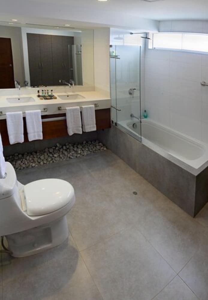 Suite, 1 King Bed photo 2