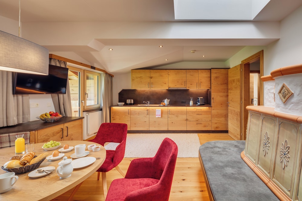 Penthouse, 3 Bedrooms, Balcony, Mountain View photo 1