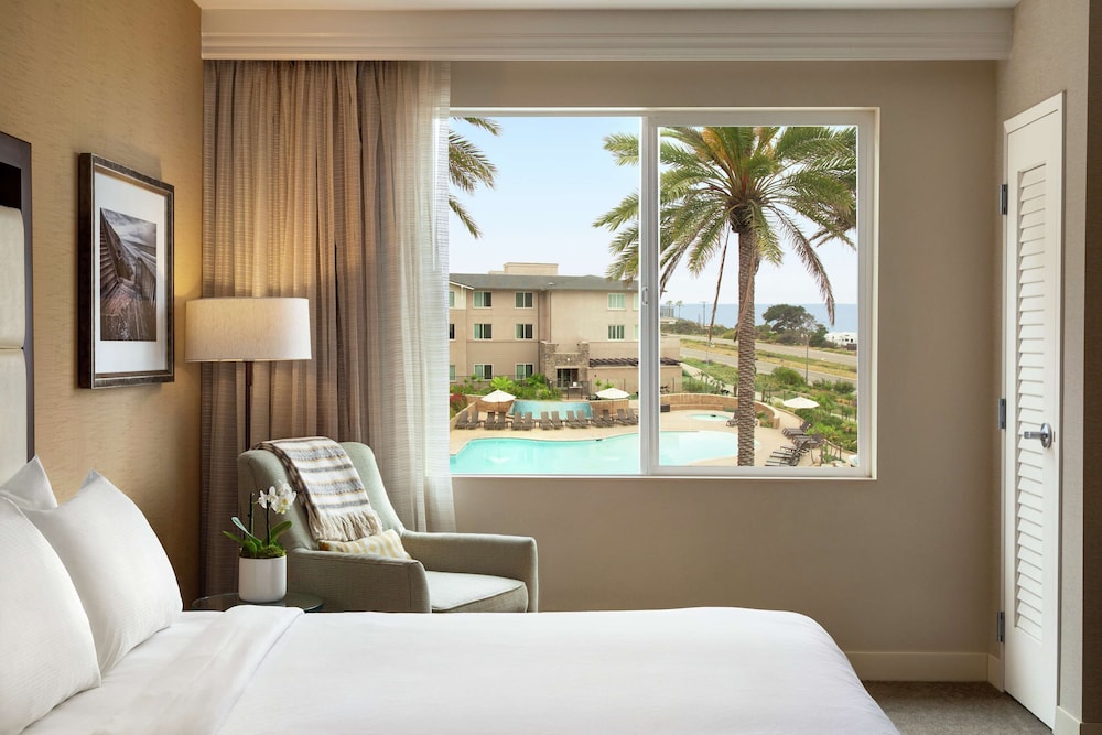 Room, 1 King Bed, Pool View - Photo 5