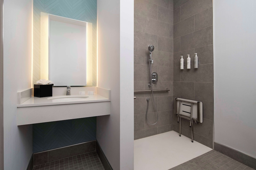 Room, 2 Double Beds, Accessible (Roll-In Shower) - Photo 3