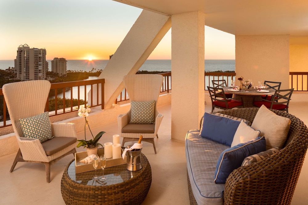 Signature Suite, 1 King Bed (Gulf View) photo 3