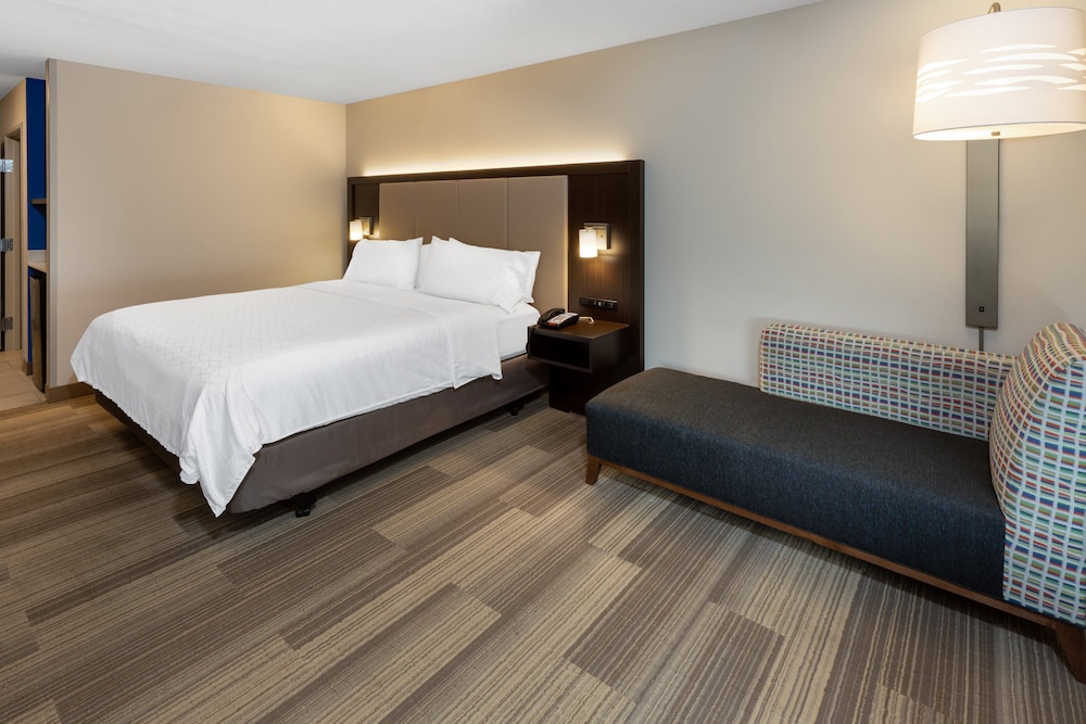 Standard Room, 1 King Bed, Accessible (Communications, Accessible, Tub) photo 2