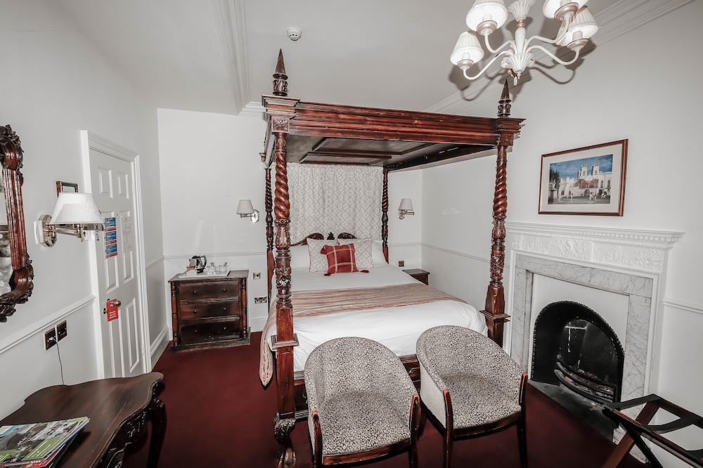 Standard Room, 1 Queen Bed, Non Smoking (Canopy Bed) - Photo 1