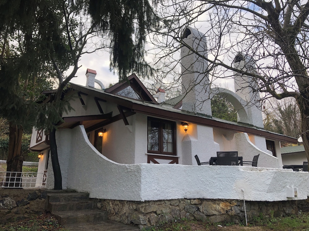Deluxe Cottage photo 1